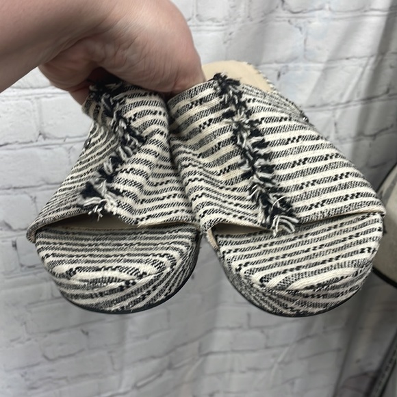 Simply Vera Wang braeburnblack slip on size 10 wedge sandals - Picture 8 of 9